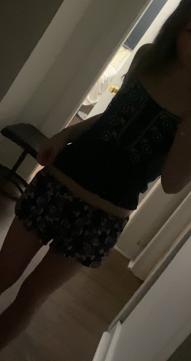 raynwyy's tweet photo. tw body check!! repost from last night, can i get bmi guesses,,maybe possibly? https://t.co/wNl5ZqWuo2