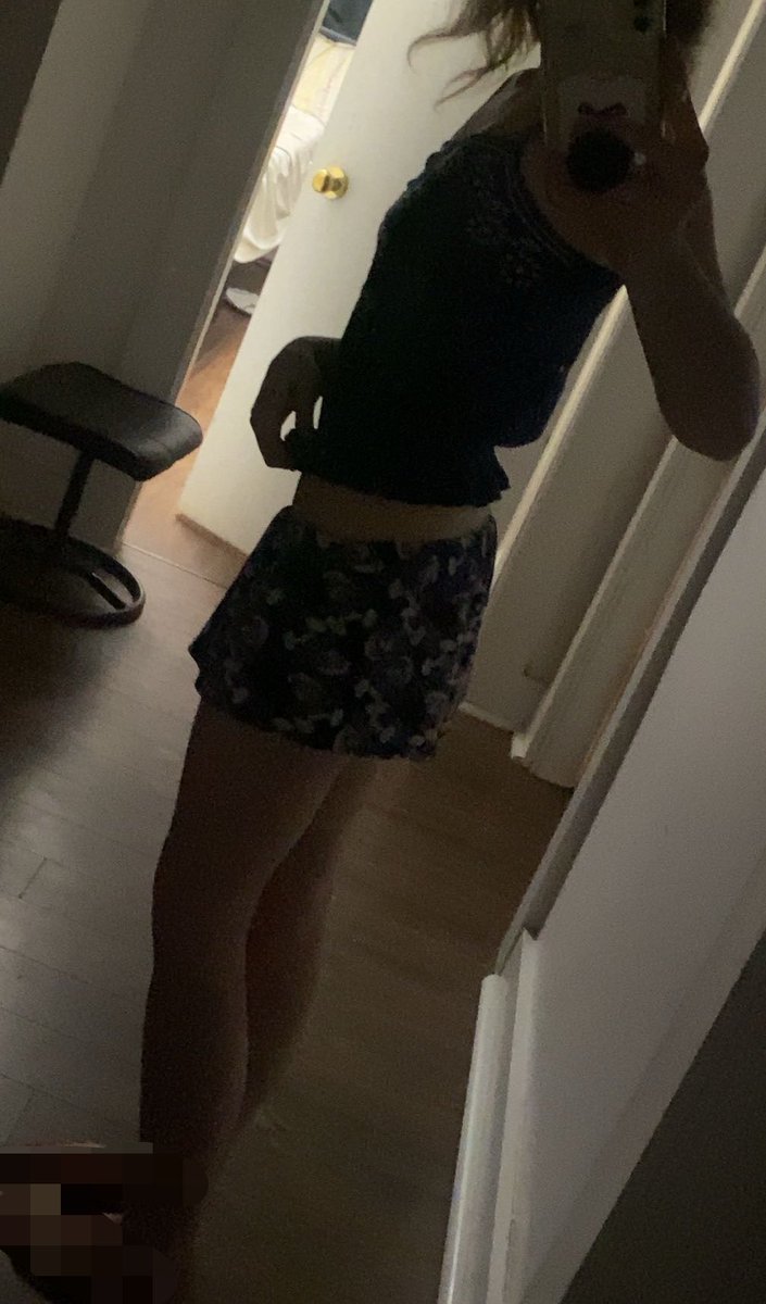raynwyy's tweet photo. tw body check!! repost from last night, can i get bmi guesses,,maybe possibly? https://t.co/wNl5ZqWuo2