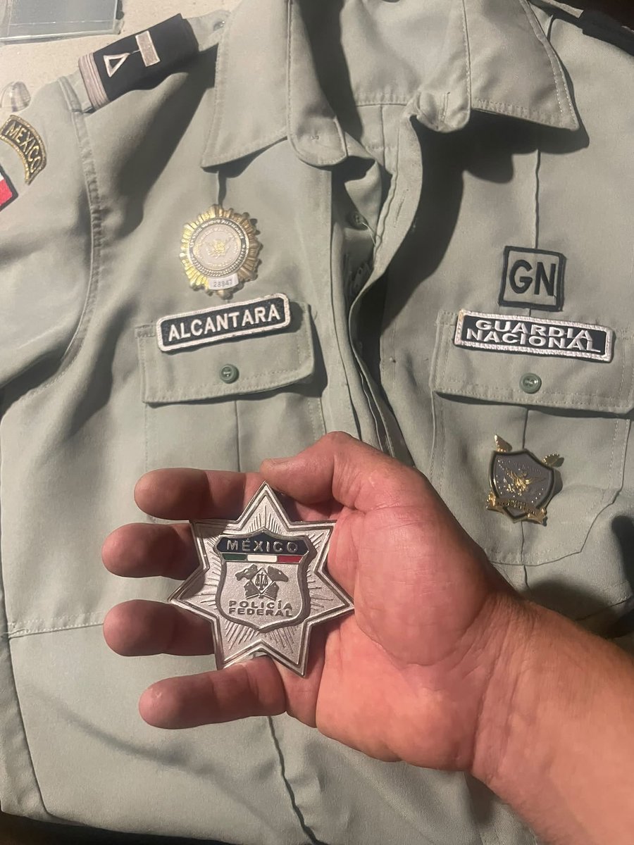 gralaguilar's tweet photo. Hoy por fin dejo una institución que fue creada por un viejo imbécil sin una estrategia real de seguridad con el único propósito de militarizar el país, una institución que no le aportó nada a mi vida ni dejó que aportara nada y sólo mal gasté 8 años laborales… gracias por nada Guardia Nacional.  Yo seguiré portando en el corazón con orgullo la estrella que me vio crecer!! Y de aquí para adelante!!!!!! 
¡Y como está muchas historias en México!