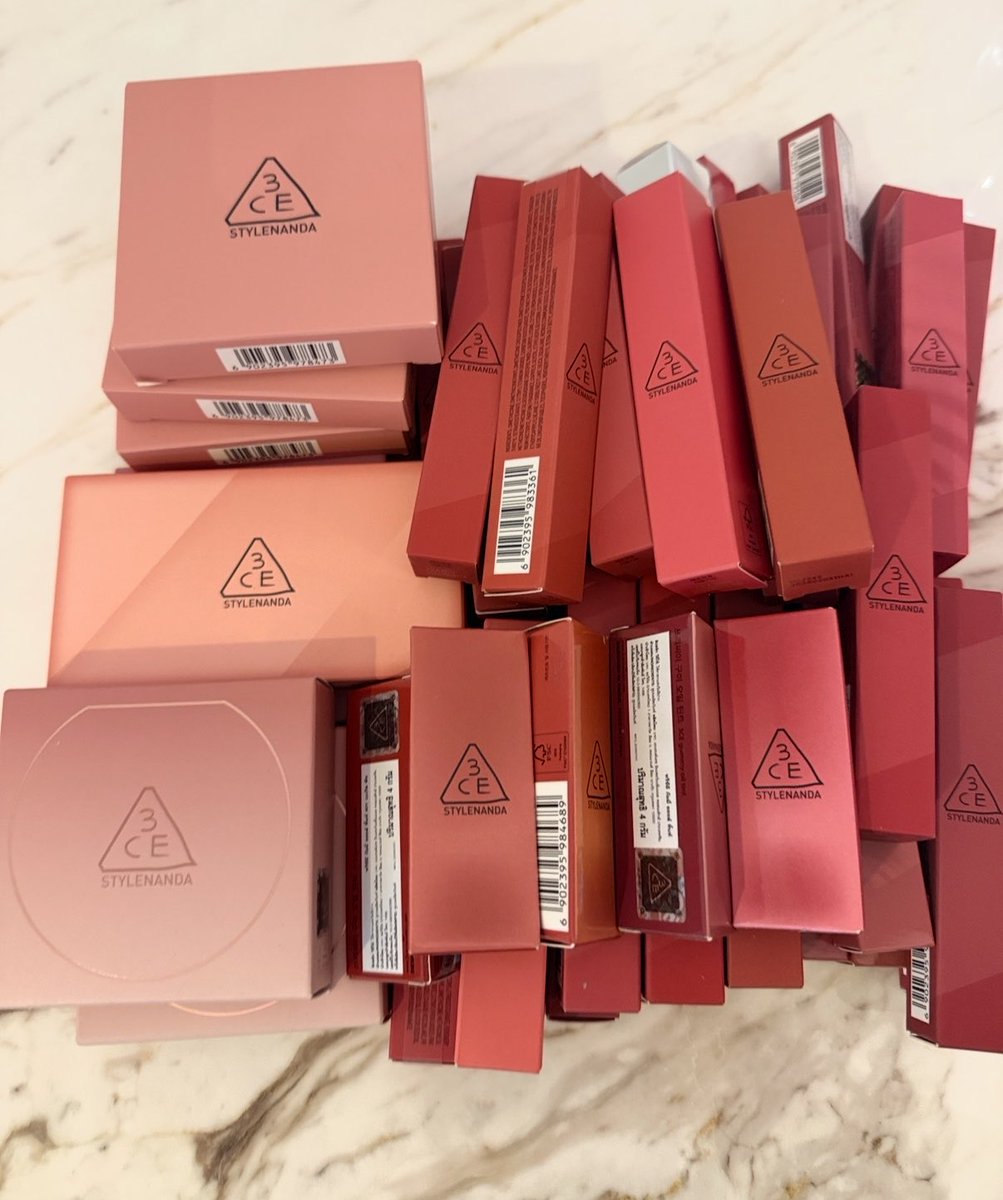 jjnyja's tweet photo. ขาย พร้อมส่ง

Velvet lip 160฿
- Heated / layover / cashmere / figtachio / selfmade / verynude

eye palette 300฿
- Overtake / auto focus

Layer it all palette 280฿
- Nuddy vibe 

Loreal 420 150฿

Maybelline
Lifter 05/06 100฿
Vinyl 120฿

#3CERoyalDatexPond
#PONDx3CE
#ช้อปช่วยติ่ง https://t.co/TjIAGOZr6Q