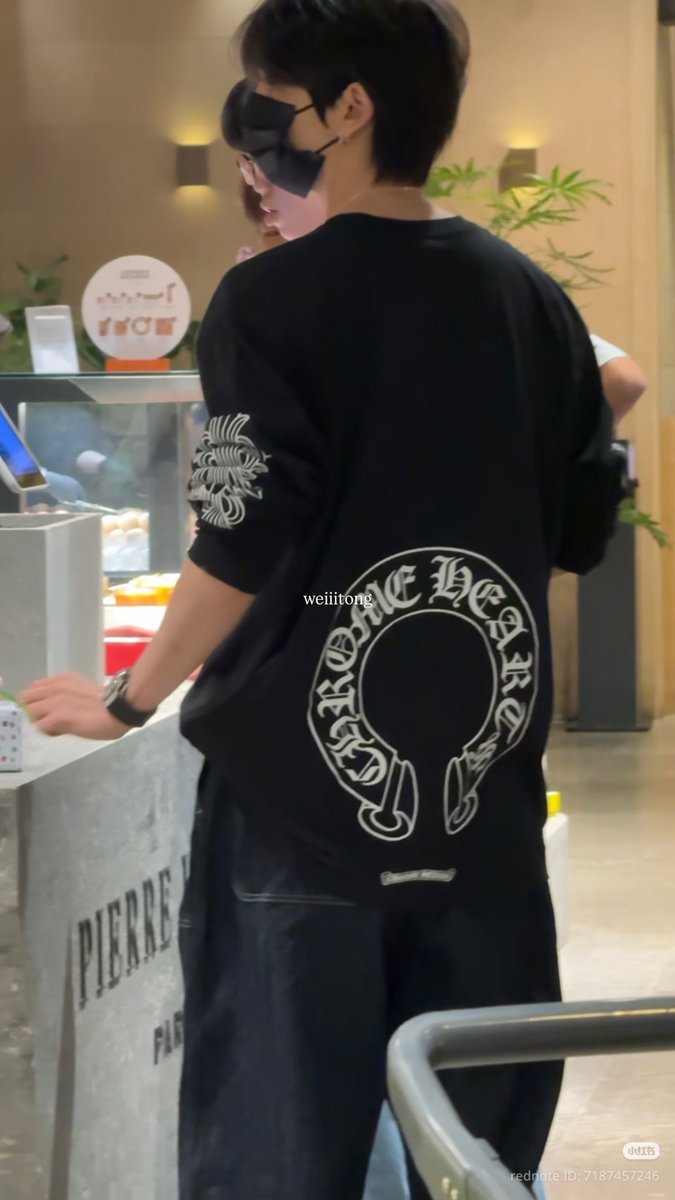 KYH_Global's tweet photo. OP met Younghoon in Apgujeong earlier!

🔗https://t.co/trgmln5TvU https://t.co/ysNEJBi3tX