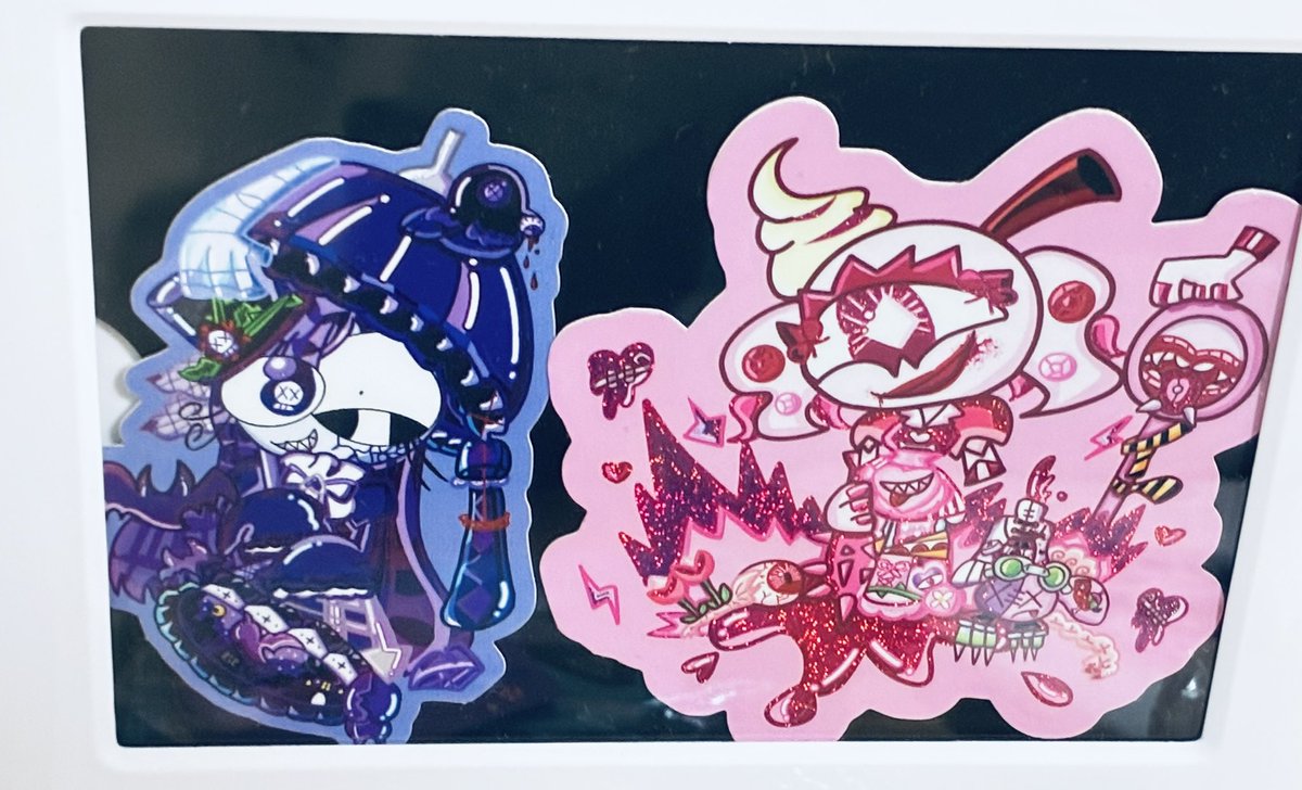 k6k6_ribbon's tweet photo. #僕らの妖怪シール展 無事閉幕しました～!!今回の展示を通してまた1つ成長できたのと、妖怪シールという新たなジャンルと面白い界隈を知れて楽しかったです☺️
来てくださった方・購入してくださった方諸々、ありがとうございました🦊❤️
2・3枚目は今回の戦利品(3枚目は父親がお迎えした奴)です👻 https://t.co/48kfEk3WUt