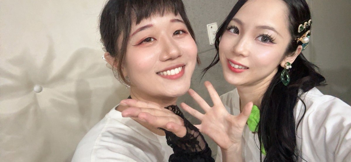 upotupotupotu's tweet photo. 💎💭✨

#PinkieDIAMOND
で #WomanSyndrome の
サポートメンバーってことで
ステージに上がりました！！

イベント開催ギリギリの変更やったのに
オリジナル楽曲のダンスレッスンあと
時間作ってくれて
一緒に練習してくれて
ステージもたくさん盛り上げてくれた
めろちゃんに大大大感謝です💜💚

めろちゃんの夢とか目標の話を
よく聞くから元々頑張り屋さんなのは
知ってたんだけど

第一回PinkieDIAMONDを通して
めろちゃんのストイックさと優しさと
お客さんを喜ばせたいって気持ちを
さらに感じることができたなぁ💭✨

最後のめろちゃんソロ誇らしくて
ちょっと泣いてました（笑）

これからも支えていきたい！！
めろちゃんからもらったチョコラBBで
２１日は乗り切れました🙌✨✨