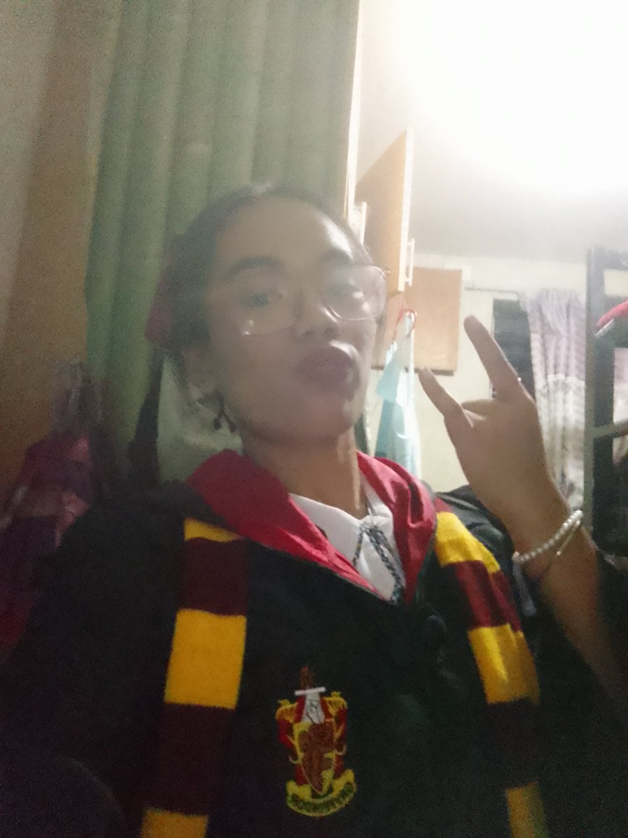 ChieNaMon17's tweet photo. Hi hogwarts https://t.co/hJSmV3I0Tp
