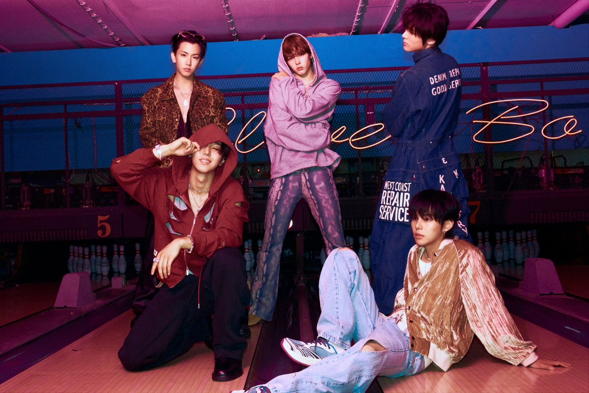 wayfboys's tweet photo. clear the lane 
#wayfboys #A4M https://t.co/5vUqNCXrDp