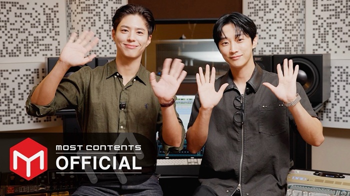 kurobogome's tweet photo. 【ボゴミnews9/23】

ついに解禁♪
＃パクボゴム×ジニョン「霧の道」
MV＆メイキング映像も同時公開！

📝10周年を記念した特別アレンジ、ピアノはボゴミ♪
日本でも同時発売スタート！☺️😊😉
📝メイキングに、インタビュー全8問登場🥹
（和訳で）👍

詳細＞＞https://t.co/V76GdoSh4T https://t.co/7PEJ2E3uFx