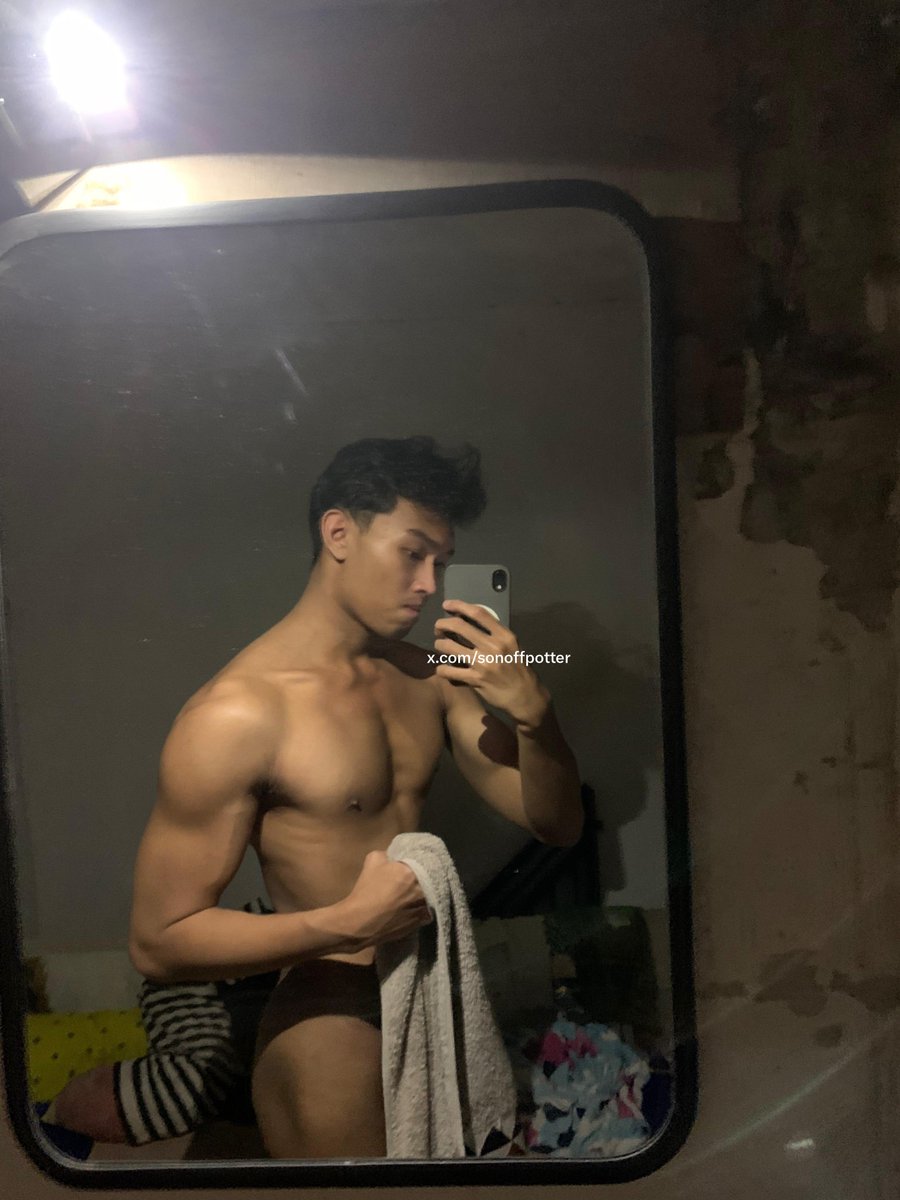 sonoffpotter's tweet photo. abis mandi wajib 💦 https://t.co/1ix7NKjHEo