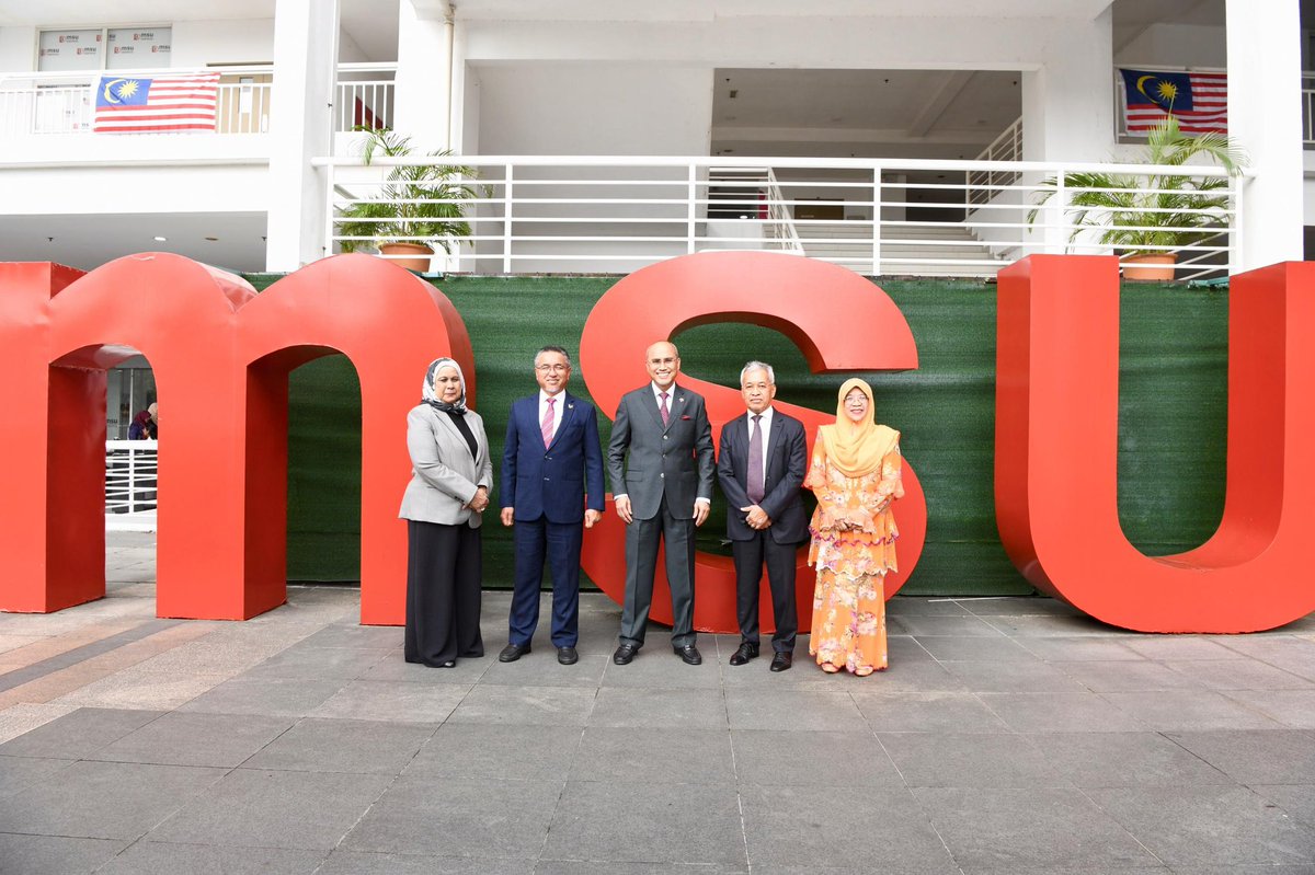 MohdShukriYajid's tweet photo. Delighted to have YB Tuan Haji Adly bin Zahari, Deputy Minister, Ministry of Defence and Dato’ Ts. Amir bin Md Noor, Director General of PERHEBAT, for the signing of the Note of Understanding (NoU) with @MSUMalaysia.

Through the discussion and shared insights, I believe this strategic partnership advances human capital development, staff upskilling, entrepreneurship and knowledge exchange. A timely move as we turn our collaboration into meaningful opportunities for a skilled and future-ready workforce. We look forward to a fruitful collaboration ahead.
#SDG4 #SDG8 SDG17 @PERHEBATMy @MINDEFMalaysia