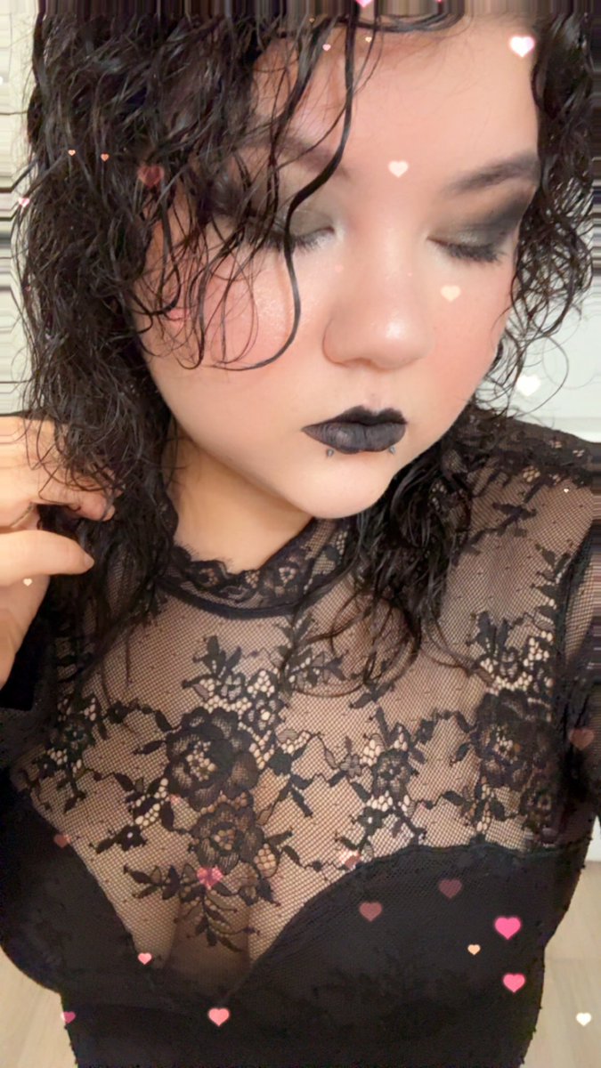 onyxthegodess4's tweet photo. just a goth girl living her best life https://t.co/Rw9nGIbdMr
