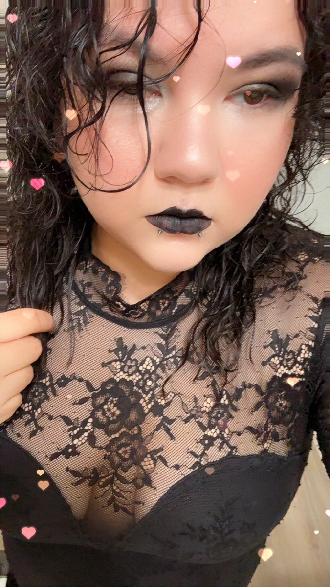 onyxthegodess4's tweet photo. just a goth girl living her best life https://t.co/Rw9nGIbdMr