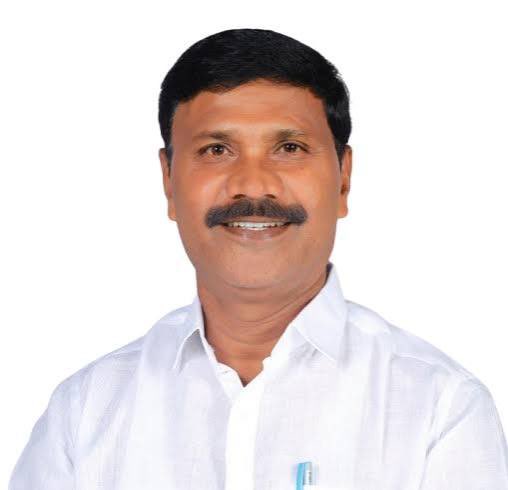BSYBJP's tweet photo. ರಾಜ್ಯ ಉಸ್ತುವಾರಿಗಳಾಗಿ ನಿಯುಕ್ತಿಗೊಂಡ ಶ್ರೀ ಹರೀಶ್‌ ದ್ವಿವೇದಿ ಅವರಿಗೆ ಮತ್ತು ಸಹ ಉಸ್ತುವಾರಿಗಳಾಗಿ ನಿಯುಕ್ತಿಗೊಂಡ ಡಾ. ಕಾಸಂ ವೆಂಕಟೇಶ್ವರಲು ಅವರಿಗೆ ಅಭಿನಂದನೆಗಳು.

@HarishD_BJP @KasamBJP https://t.co/wERVLLRLXO