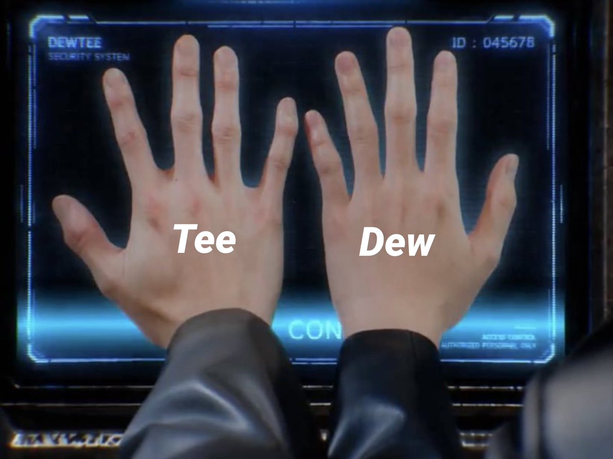 cecee258's tweet photo. Ternyata tangan Tee tuh telapak nya lebih lebar, tapi dew jarinya lebih panjang... Intinya tangan mereka cantik banget anjirrr....

#DewTeeFancon https://t.co/5oMeKYNQoi