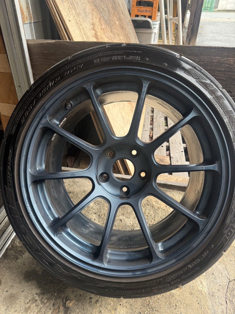 ga2ap1's tweet photo. 緩募
18インチ 9.5j 22 ZE40 4本売ります。
再塗装品になります。(マッドブルーガンメタ風)
ヨゴレはシャンプーでは取れないようです。
山形県からになります。直接取引大歓迎です。
値段は22万位で、価格交渉も受け付けます。御気軽にDMください。
よろしくお願いします。
#パーツ売ります
#拡散希望 https://t.co/FRRE0ZQSR5