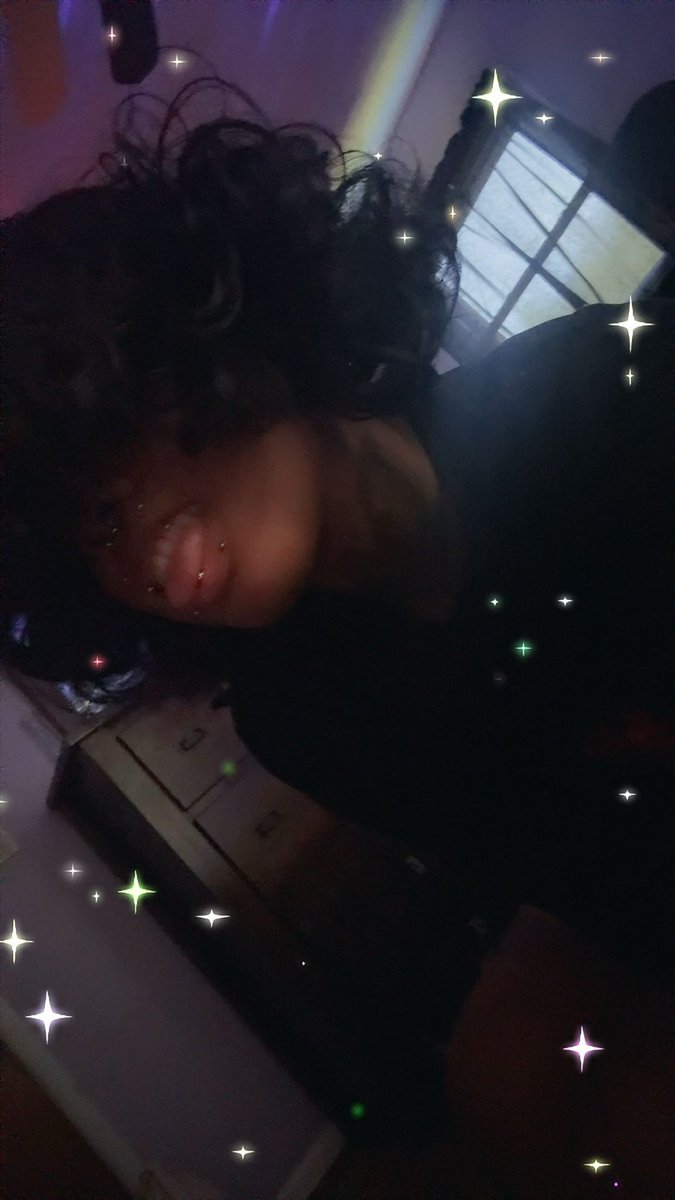 mimixnii's tweet photo. Didn’t realize how much I love short curly hair or straight either way to the point it hides my face 🤭 https://t.co/sAT2cYq1f0