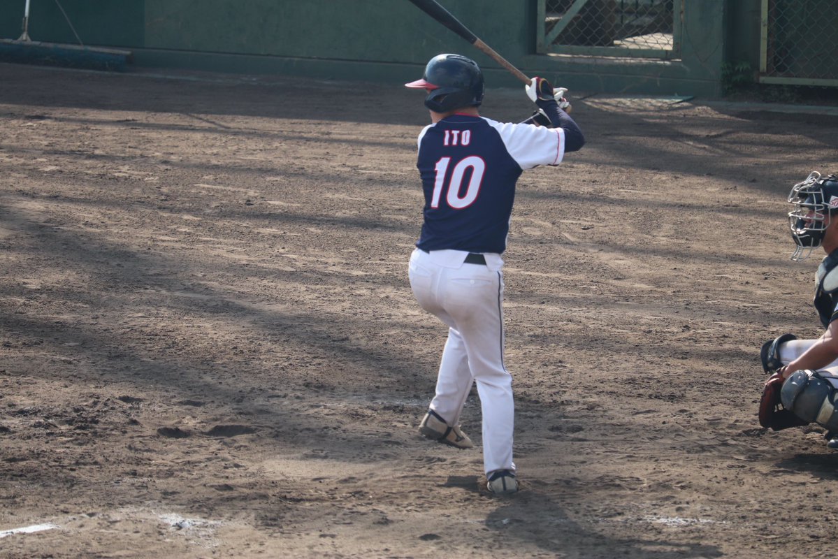 buru_photo's tweet photo. 今日2ラン本塁打を放った奈良アンビションズ・伊藤選手も、関西大学硬式野球部の出身✨ 怪我をしても一度は野球を終えると決めても、再びクラブチームの世界に来てくださることが嬉しい！
なお、今日は不在ながら普段は上位を打つ濱口選手も、関西大学硬式野球部OBらしい！
https://t.co/w9f2jvapXl https://t.co/IwtEwhLEri