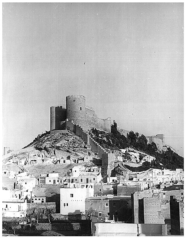 ArchivosEst's tweet photo. Hoy, #DiaMundialdelTurismo, compartimos algunos fondos del Archivo General de la Administración #AGA relativos al turismo, como son las fotografías relativas al Catalogo Monumental de España https://t.co/UOU4ZDJESw