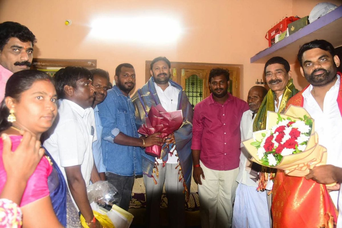MP_YSRKADAPA's tweet photo. కడప లో జరిగిన టెలీకామ్ అడ్వైసరీ మీటింగ్ (TAC ) లో  పార్లమెంట్ సభ్యులు వైయస్ అవినాష్ రెడ్డి,  TAC మెంబెర్స్,  PGM. ముజీబ్ గారు,  అధికారులు తదితరులు. ..........అనంతరం వల్లూరు మండలం లో పలు కార్యక్రమాలలో  పాల్గొన్న పార్లమెంట్ సభ్యులు  వైయస్ అవినాష్ రెడ్డి గారు,  (1/2) https://t.co/FmgLFY7XBC