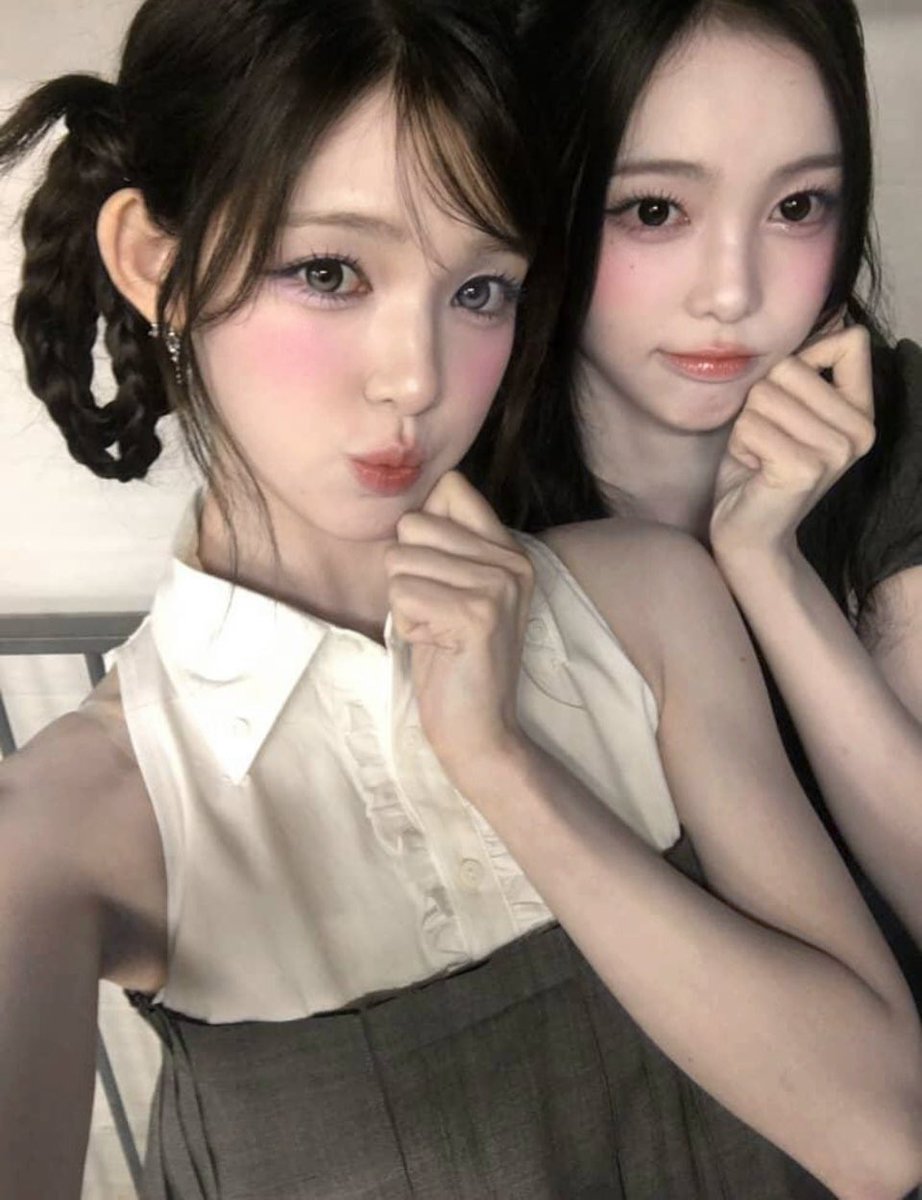shuyhr's tweet photo. 다들 새핸드폰사네
18pro 이쁘긴한데 유하람보단 아닌듯 https://t.co/dR7gdSmgua