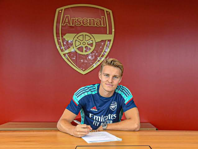 HighburyCentral's tweet photo. 🔴⚪️ | Martin Ødegaard is ready to commit his long-term future to Arsenal, with talks over a new contract progressing. The captain is set for improved terms despite his current deal running until 2028.

🗞️@GraemeBailey https://t.co/FEFJwuYo5R