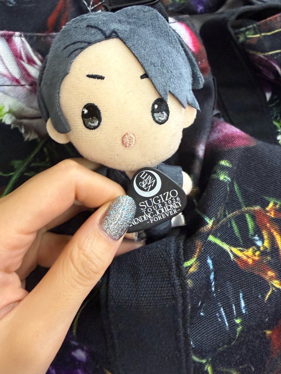 7___919's tweet photo. 今日は銀テープもとれたしすぎぞーのピックもGETした🥺！私の目の前に落ちたのに全然気づかなくて、隣のお姉様が拾ったんだけど、持ってるのでどうぞ！って言って譲ってくださった😭🫶ありがとうございました！😭 https://t.co/Xub6j9PMfA