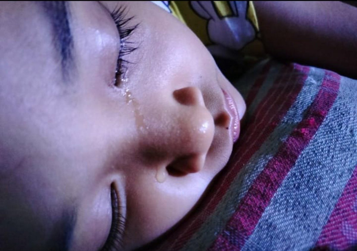 Milatullll's tweet photo. Dede yang sabar ya 😭😭😭
Mudah mudahan nanti jualan kopi mamah laku bnyak 🤲🤲😭
Jadi Dede bisa beli obat sma mamh bawa makan buat Dede https://t.co/OTG71Y134G