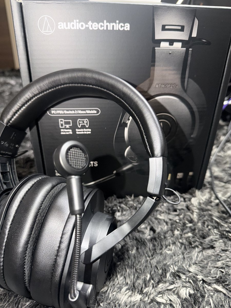 Texto___'s tweet photo. #PR @AudioTechnicaJP

オーディオテクニカ様から「ATH-M20xSTS」をいただきました🎧

Apexで使ってみたけど、足音や敵の位置が分かりやすくて定位がかなり良い◎

マイクもクリアで、ゲーム・VC・配信までこれ1台でいけるのがめっちゃ便利！

気になる人はチェック👇
https://t.co/nHWaGsO7Xq https://t.co/HBcqX26J1J