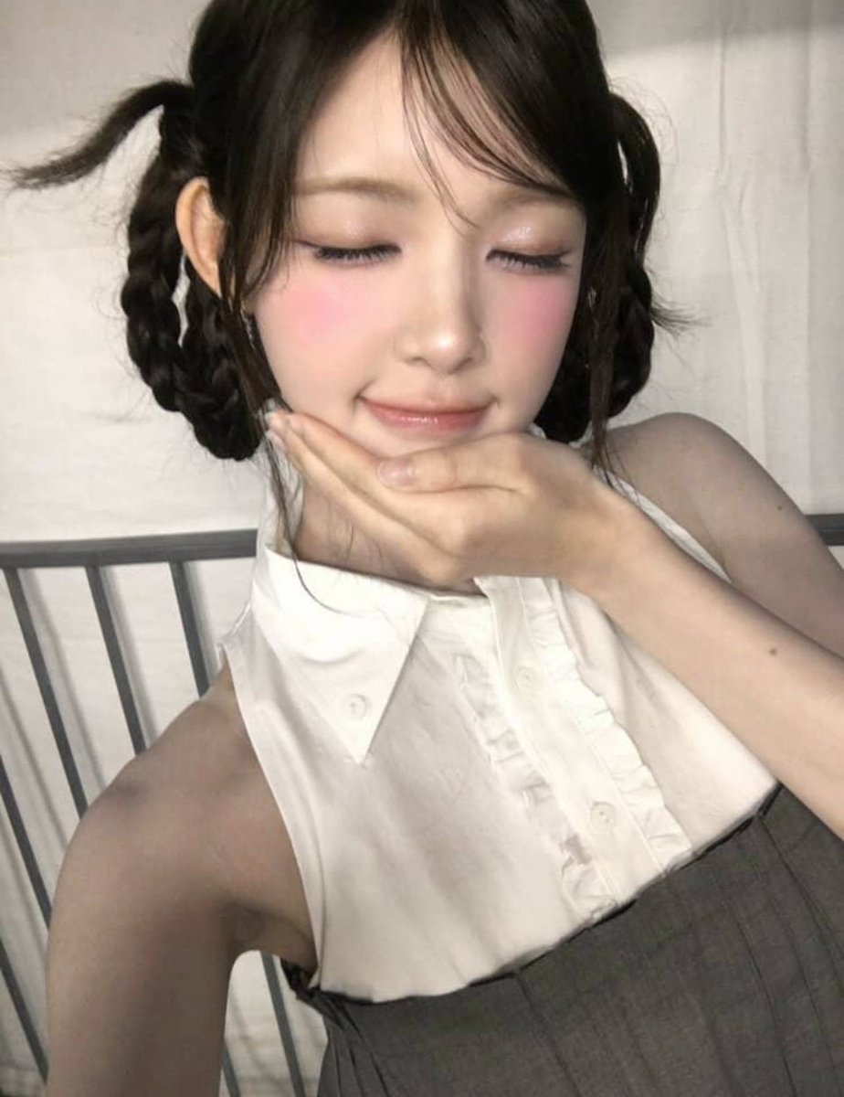 H2H_INA's tweet photo. 260923 #YUHA weverse post

Rambut plum🍒

#Hearts2Hearts #하츠투하츠 #H2H
@Hearts2Hearts https://t.co/vPz0WnKUat