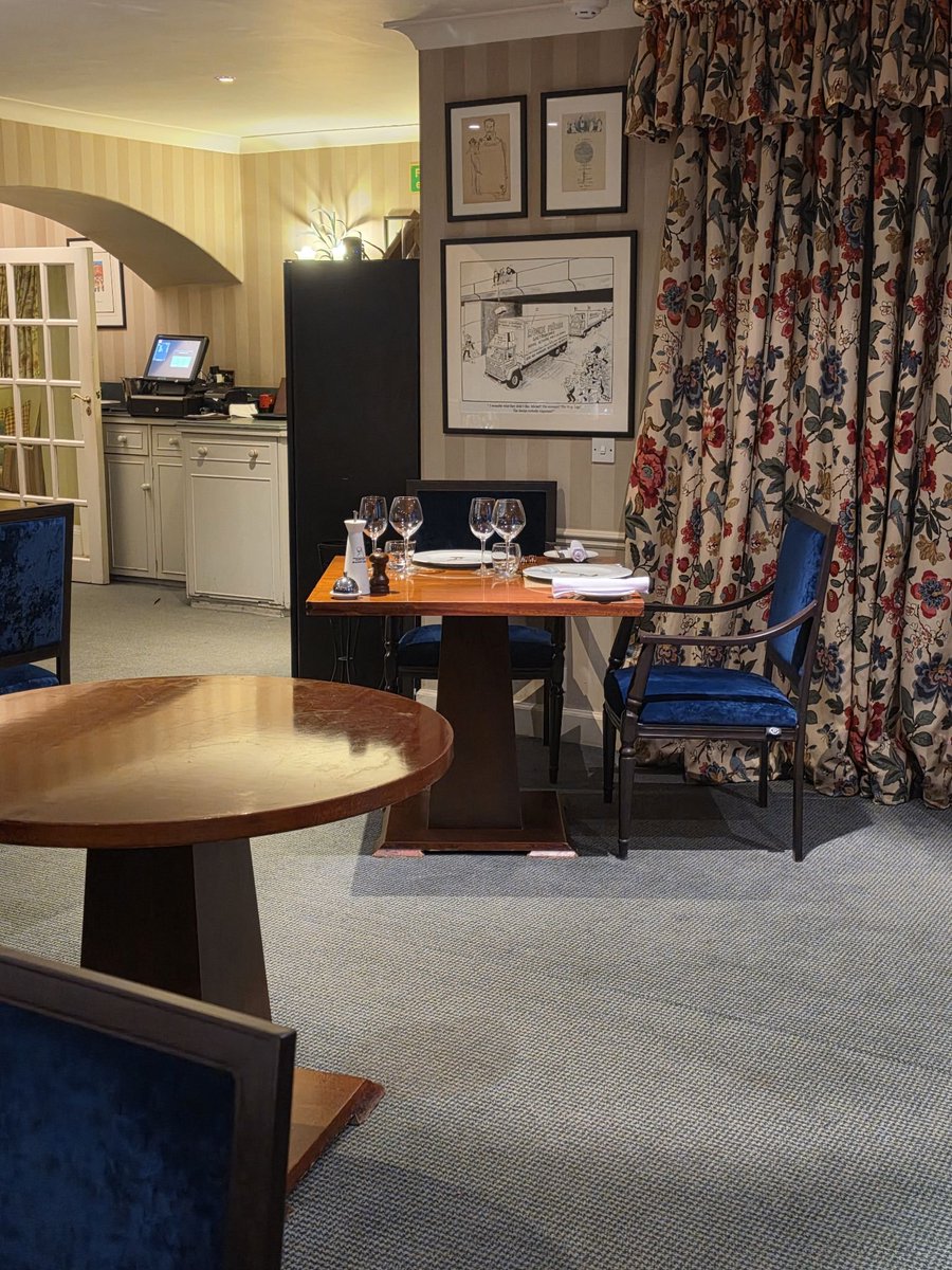 RuxtonLily's tweet photo. Cheers 🥂
@Greywalls_Hotel 
https://t.co/Cu0mUmjiQU
https://t.co/gZ86HU55zz
note:
post contains a photo from the venue and an AI created scenario. https://t.co/JAprsKWyvw