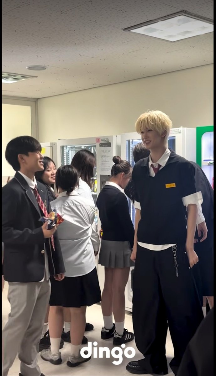 orange_id14's tweet photo. "idntt doesn't even look tall"

idntt with idntt           idntt with 
                                        normal people https://t.co/WpyDK4XHNK
