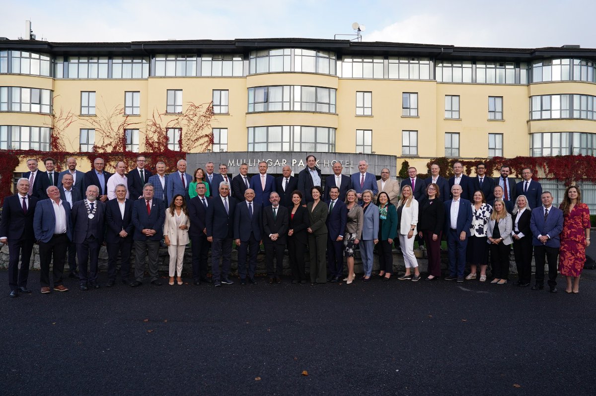 JuanMa_Moreno's tweet photo. 🇪🇺 La fuerza está en la unidad.

Aprobamos en Irlanda la Declaración de Mullingar. Las regiones y ciudades europeas trabajamos para seguir haciendo realidad avances en empleo, servicios públicos, vivienda accesible y bienestar.

Juntos avanzamos hacia un futuro mejor en Europa. https://t.co/buFZanjHFU