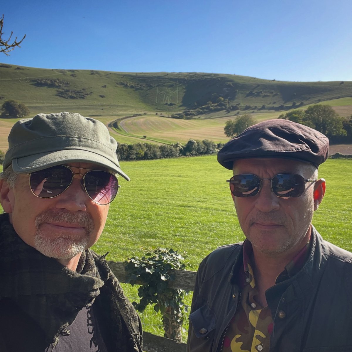 MEGALITHOMANIA's tweet photo. Waiting for the remarkable equinox shadow alignment to occur, as discovered by Stuart Mason @thelongmandecoded

#thelongman #megalithomania #stuartmason @HughNewmanUK https://t.co/2FzlA0D5Cn