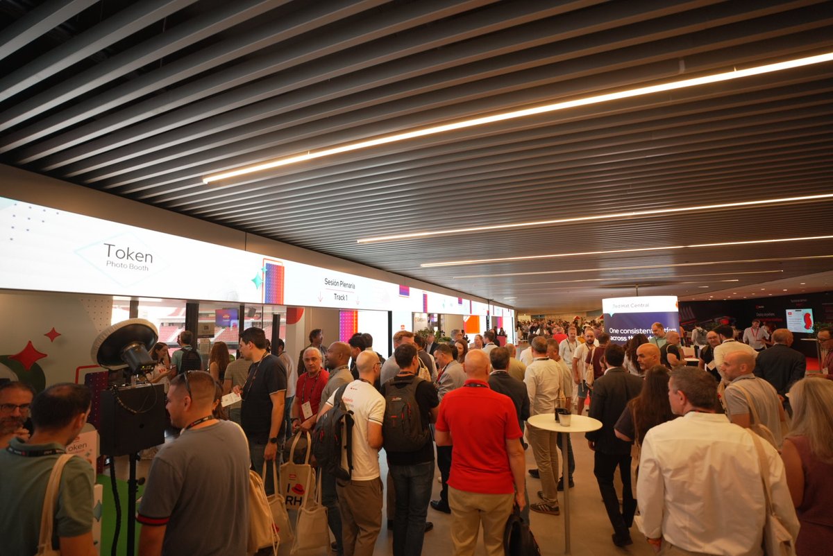 RedHatIberia's tweet photo. ¡Arranca #RHSummit: Connect Madrid!

Un día para explorar en directo cómo la IA, la virtualización, la nube híbrida y la automatización están redefiniendo el futuro empresarial, con el código abierto como motor. https://t.co/xOnDgnqlwC