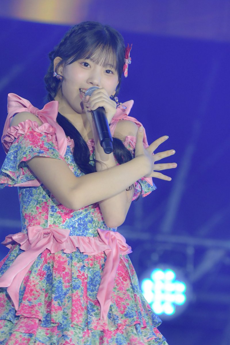s2_saechan_s2's tweet photo. ぼんやり全体を見ていて
なんか美少女いるのですが？？？
と思って寄ったら、ららぱでした％✨

#HKT48
#長野らら ちゃん(@rarapaaaaDAZE)
#Boostyファンまつり2026 
#HKT48_カメコ https://t.co/FviaQxMGJn