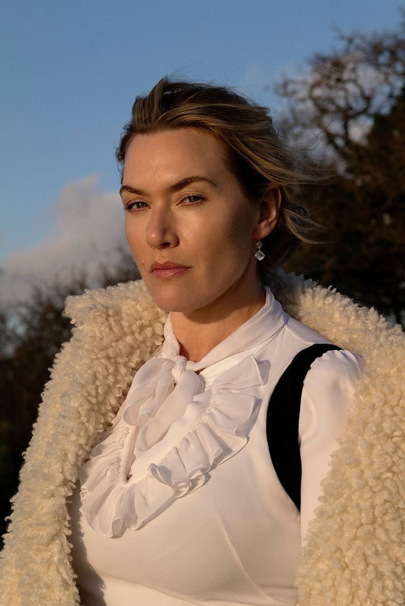 DailyWinslet_'s tweet photo. https://t.co/fCaWDJ6o5C