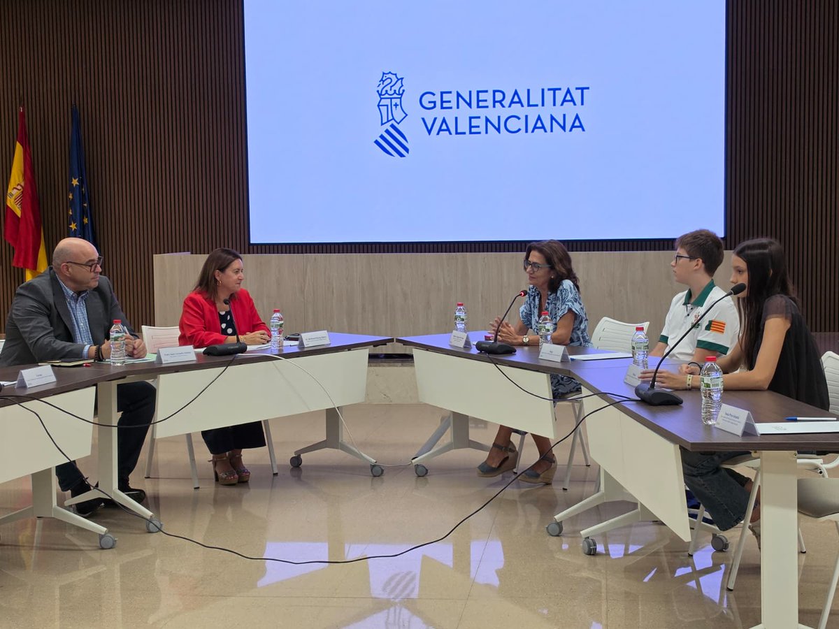 GVAeducacio's tweet photo. 👧👦 Educació incorpora la veu del Consell d'Infància i Adolescència a la futura Orde de convivència

🏫 Les seues propostes contribuiran a millorar el benestar, la protecció i la inclusió de l'alumnat

https://t.co/jh8XSC7xz6 https://t.co/aiujQDBz7o