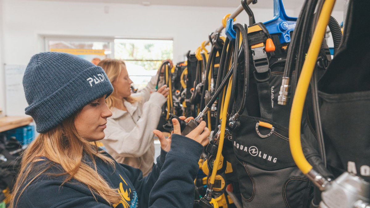 DiveSafety's tweet photo. 🤿 Online gear may be cheap, but your dive shop offers fit, service & safety you can’t buy on a screen. Local is lekker 💙
Read the full article here 🔗 https://t.co/lIoKKalhfG
#DiveSafety #ScubaGear #SupportLocal https://t.co/2oXJgGUJHk