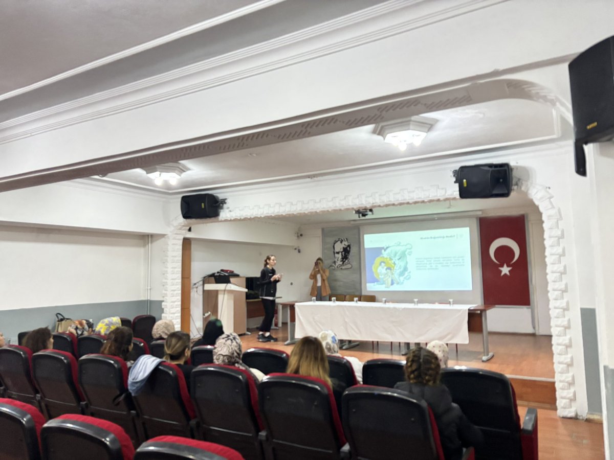 atisalanioo's tweet photo. BAĞIMLILIKLA MÜCADELE KAPSAMINDA NARKOTİK ANNE EĞİTİMİ

Atışalanı Ortaokulunda, bağımlılıkla mücadele çalışmaları kapsamında velilerimize yönelik Narkotik Anne Eğitimi gerçekleştirilmiştir 
Velilerimizin bağımlılıkla mücadele konusunda bilinçlenmelerine katkı sağlamıştır. https://t.co/ZK9T17yBA6