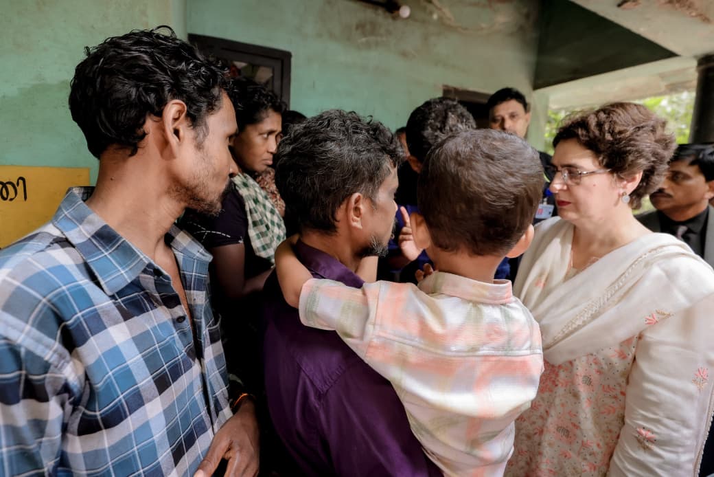 INCIndia's tweet photo. Congress General Secretary &amp; Wayanad MP Smt. @priyankagandhi ji visited the family of Sajitha ji, who died in the Kottappuzha flash flood in T.K. Nagar.

📍Munderi Appankapp Nagar, Kerala https://t.co/7hRX8Z1OXJ