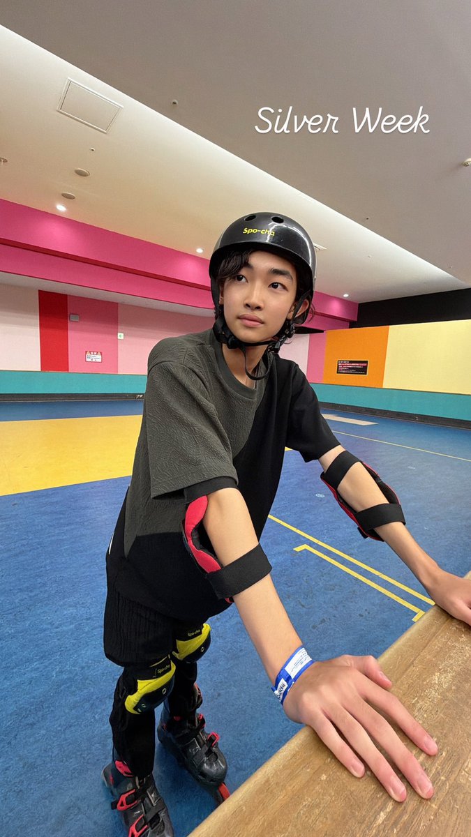rui_aiba's tweet photo. シルバーウィーク✨

初めてのインラインスケートは難しかったです🛼💦

#シルバーウィーク
#インラインスケート
#饗庭琉衣
#子役 https://t.co/EPoHxwKbFw