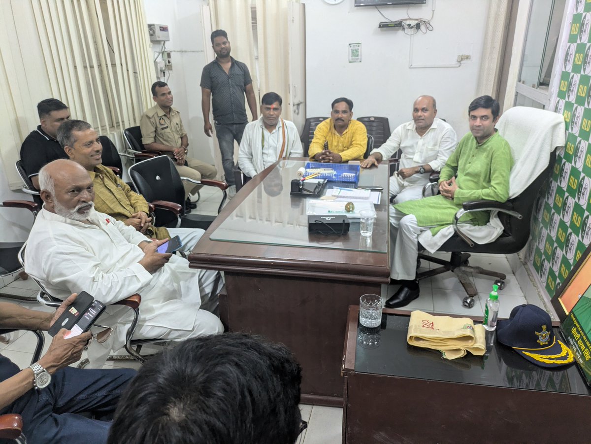 suddurld's tweet photo. @RLDparty के प्रदेश अध्यक्ष प्रिय छोटे भाई @RajSinghBastiUP एवं अन्य तमाम पार्टी के वरिष्ठ नेताओं साथियों से लखनऊ में अनौपचारिक मुलाकात और संगठन विस्तार पर चर्चा  किया। 
@jayantrld @Office_ChJayant @rohitagarwal850 @AnilDubeyRLD @RLDSpeaks @RLDSpeaks @MalikBirpal @Rld5Team https://t.co/Y8W6dGFR8n