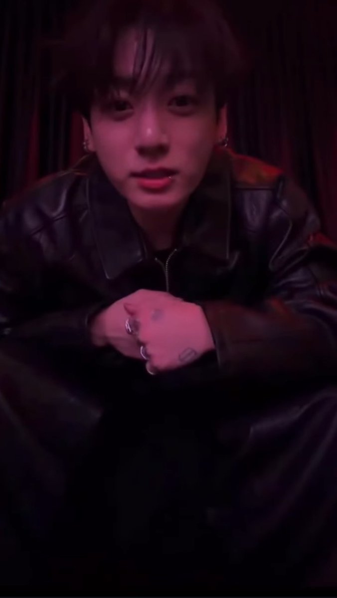 velvet_eclipzia's tweet photo. This Jungkook lives rent-free in my mind 🕷️🔮🍥 https://t.co/ZKAu7MZUY5