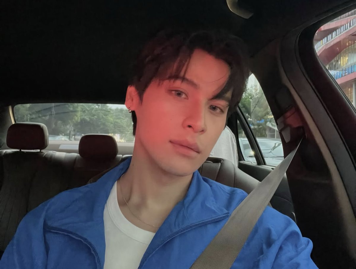 iHugvachi's tweet photo. #markohm few tweets au

Arka sih ngakunya udah move on semenjak kejadian 5 tahun lalu, tapi gak nyangka bakal ketemu lagi sama Rama di project kantornya mana si Rama makin mantep keliatannya https://t.co/2zE9yeZJWn