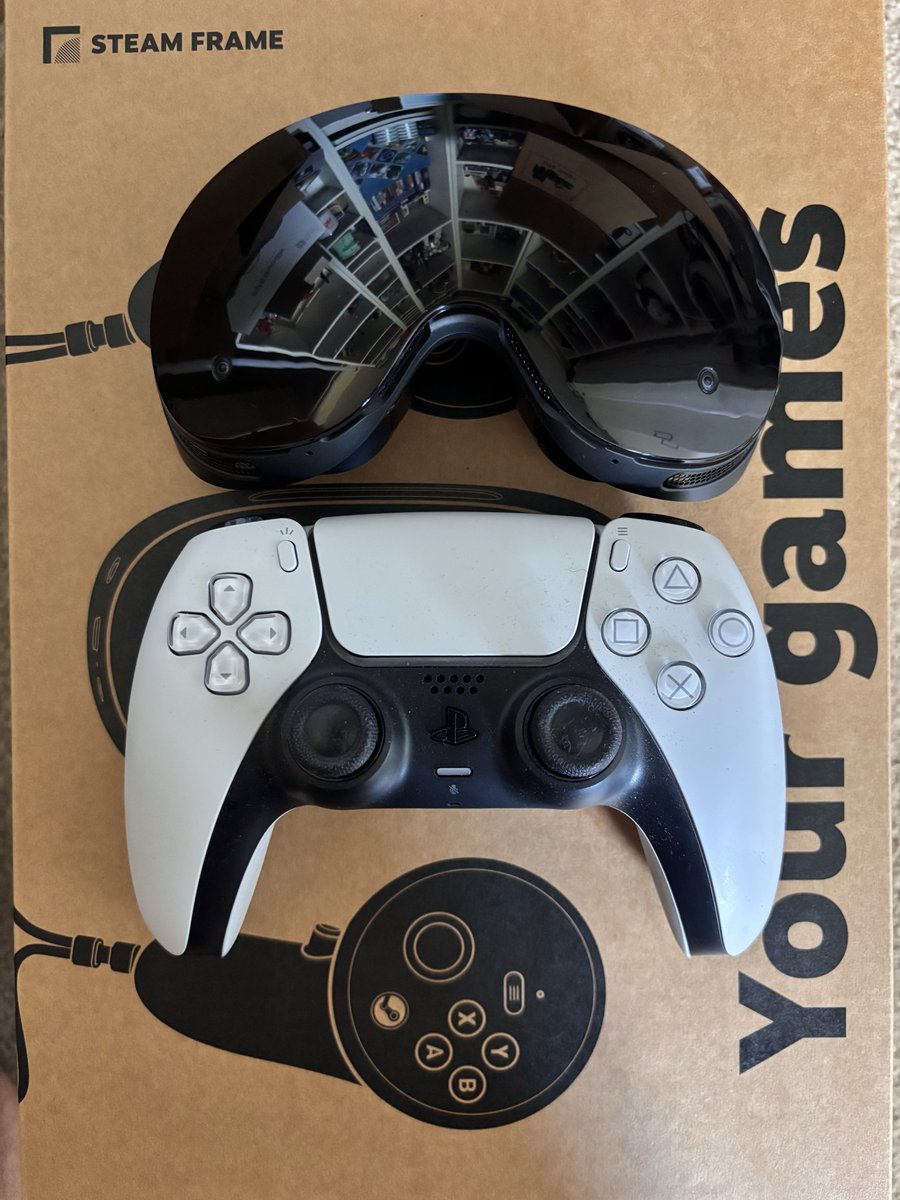 GAMERTAGVR's tweet photo. Steam Frame size comparisons. Pretty crazy all that tech in the palm of your hand https://t.co/yOmRP4Emcx