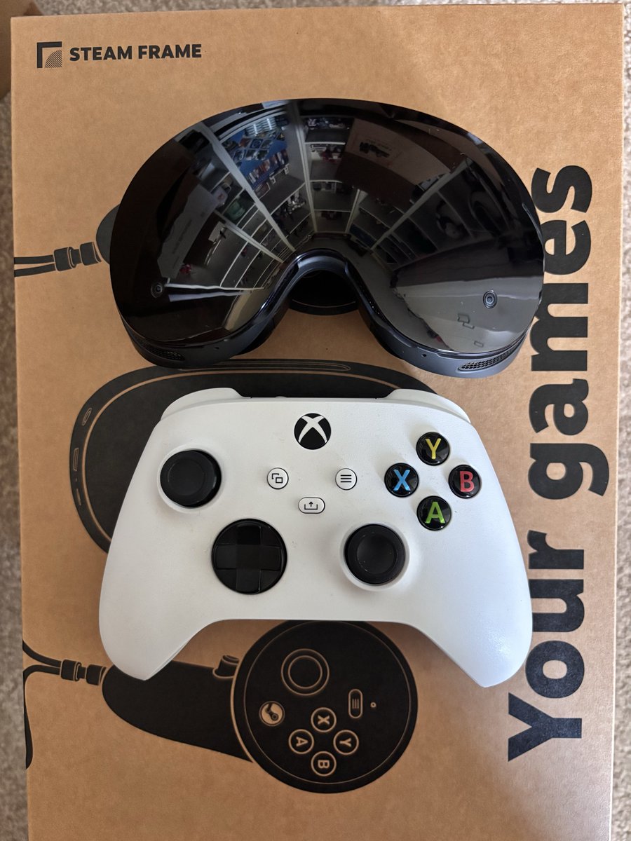 GAMERTAGVR's tweet photo. Steam Frame size comparisons. Pretty crazy all that tech in the palm of your hand https://t.co/yOmRP4Emcx
