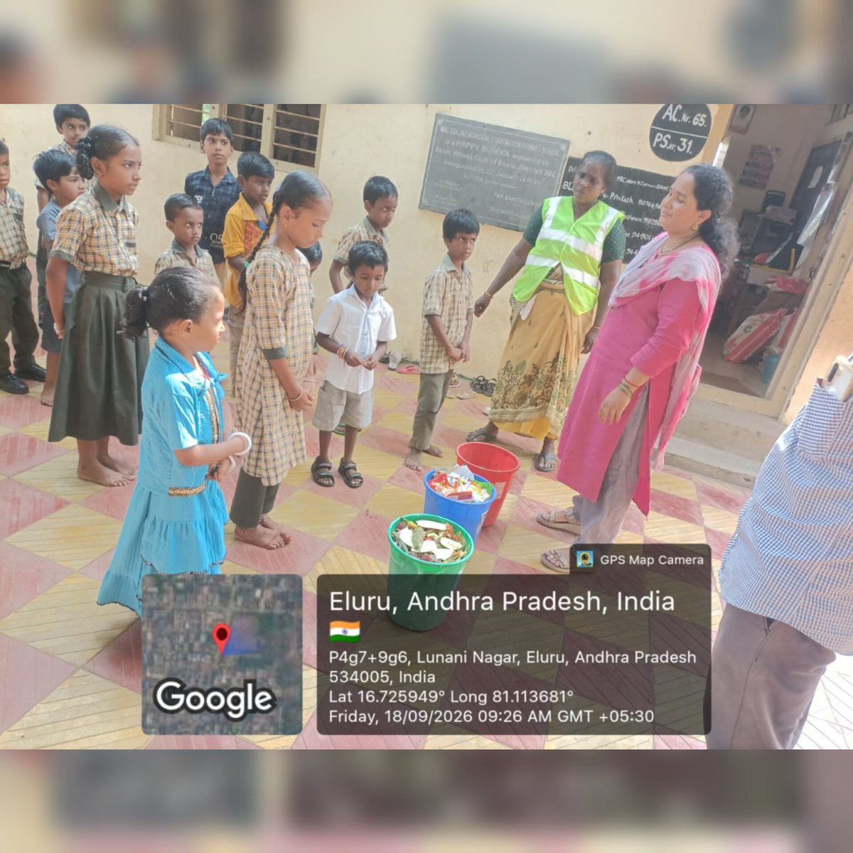 elurumc's tweet photo. ✨Eluru Municipal Corporation✨

As part of the #SwachhataHiSeva drive, Municipal Corporation Eluru conducted a major sanitation drive across the 8th,10th and 15th circles today!
Highlights:
🔹 Waste segregation awareness among the public. https://t.co/J7Av3AtGcc