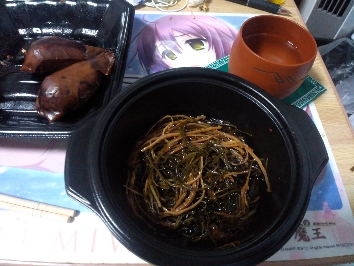 celorin2800's tweet photo. 賞味期限四月末のいかめしに手作り松前漬け、日本酒(｀・ω・´) https://t.co/IFblMhu8TB