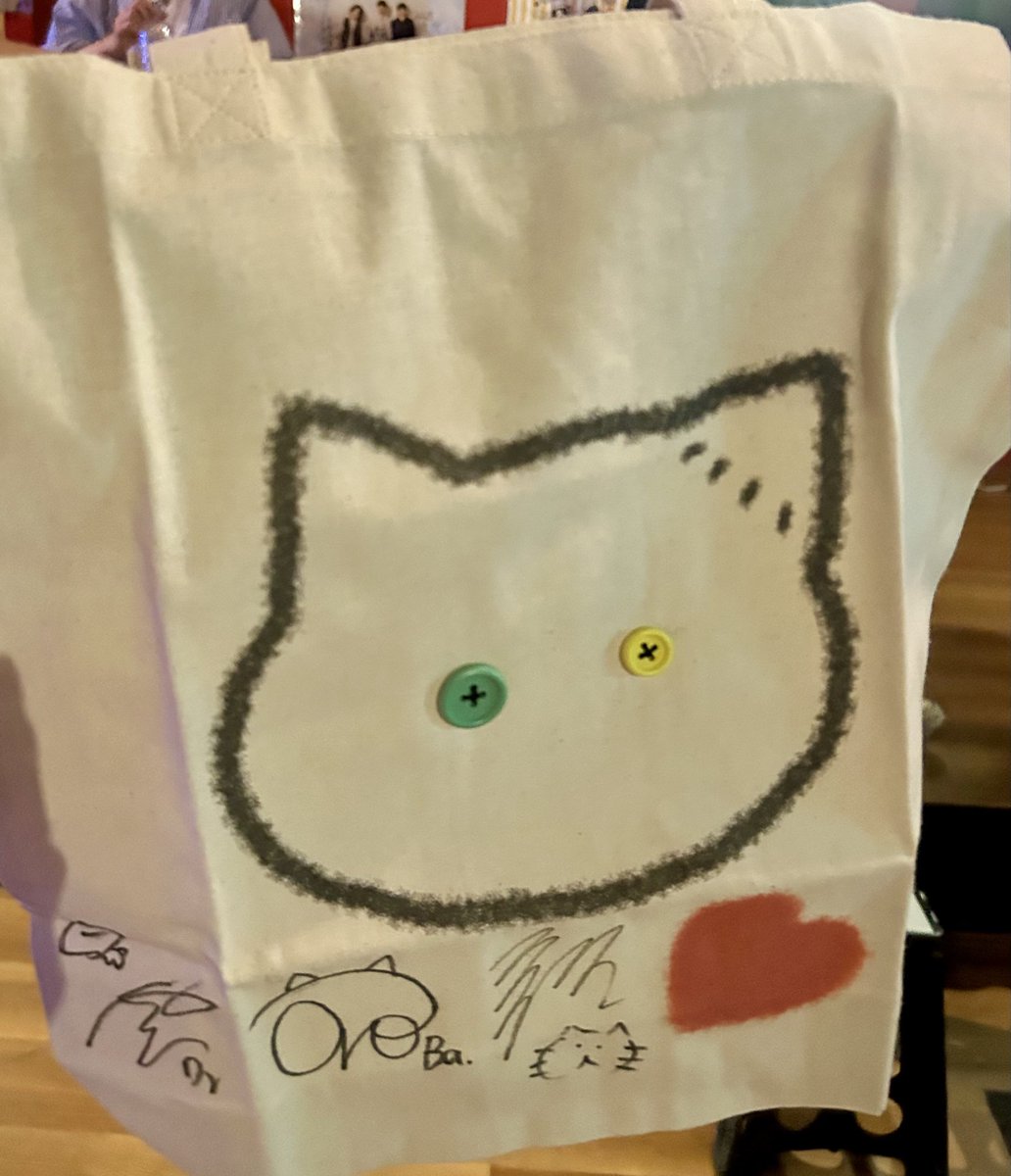 1975kamkam's tweet photo. 射的でめちゃかゎトートバッグ取れた!!
#夕猫文化祭
#THRHALL https://t.co/5JjLh49P2M