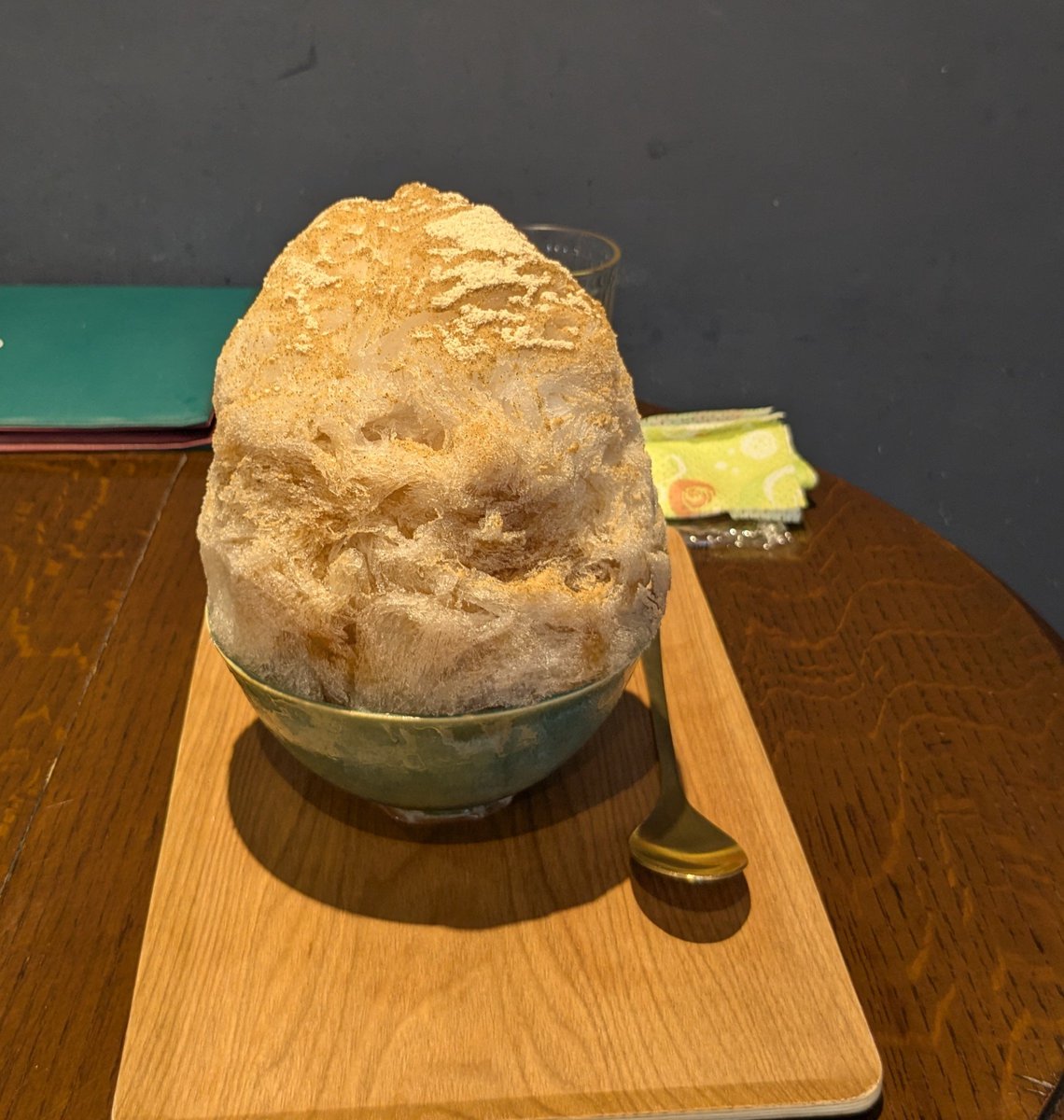 ouchiwabunka's tweet photo. 『京の氷屋 さわ』さんに行きました🍧

写真は、
・京の白みそ
・京のおとうふ
・丹波黒豆きな粉 です

ふわふわの氷、京都ならではの和のフレー��ー。めっちゃ美味しい！店内の雰囲気も落ち着いてて良かったし、他にも気になるメニューがあったのでまた行かないと🚗😋 https://t.co/ePYe2Nwwgb