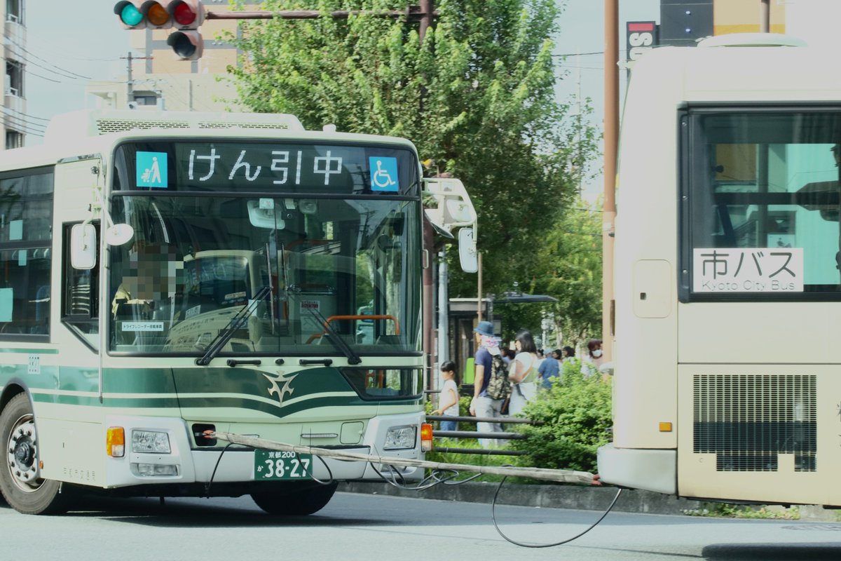 x_ef64_1033's tweet photo. なんかバス撮ってたらこんなん来たんだけどなにこれ https://t.co/mWpMgaA9PW