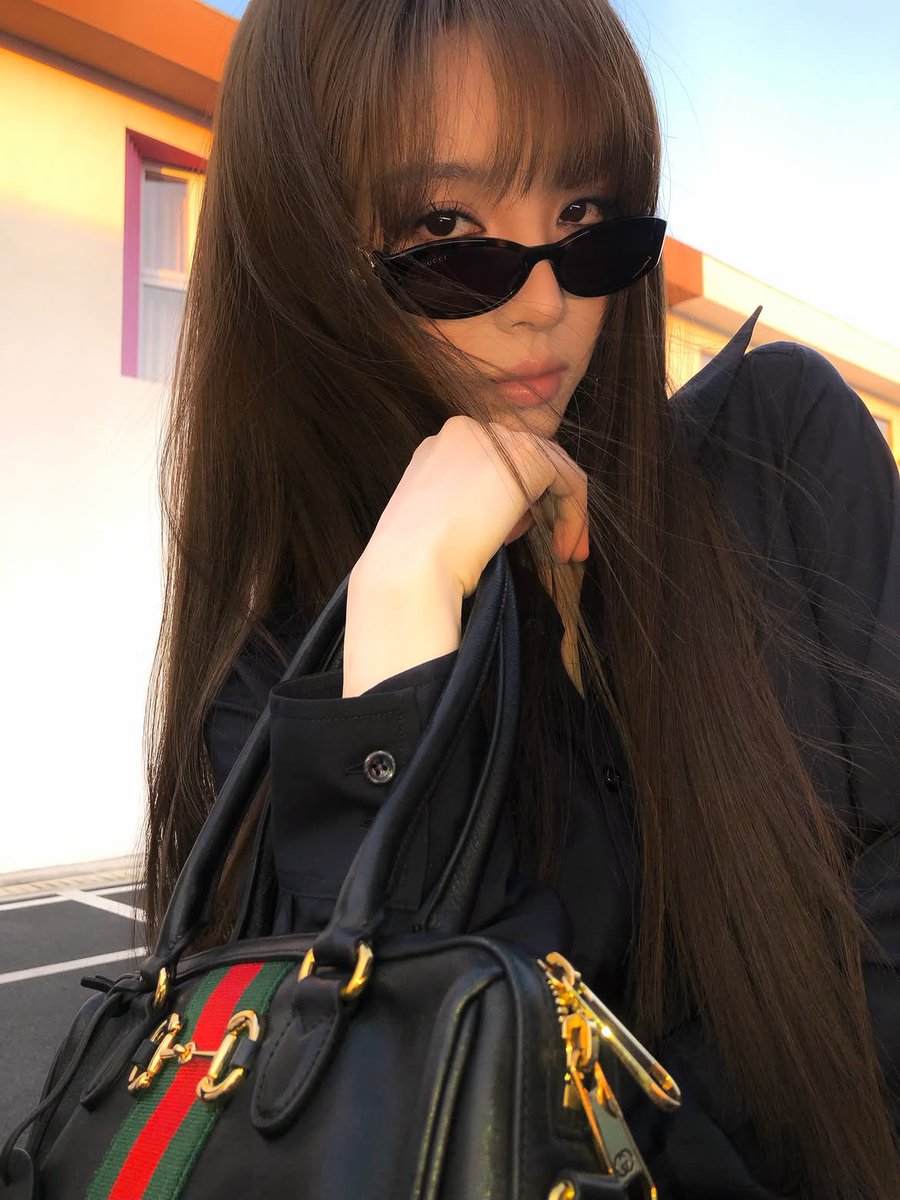 luvutianxiwei's tweet photo. #Gucci Brand Ambassador and actress #TianXiwei updates her Instagram as she is spotted heading to Milan for #GucciTheStoreShow.

🔎 IG : vv.tian https://t.co/M141zJG6Gk